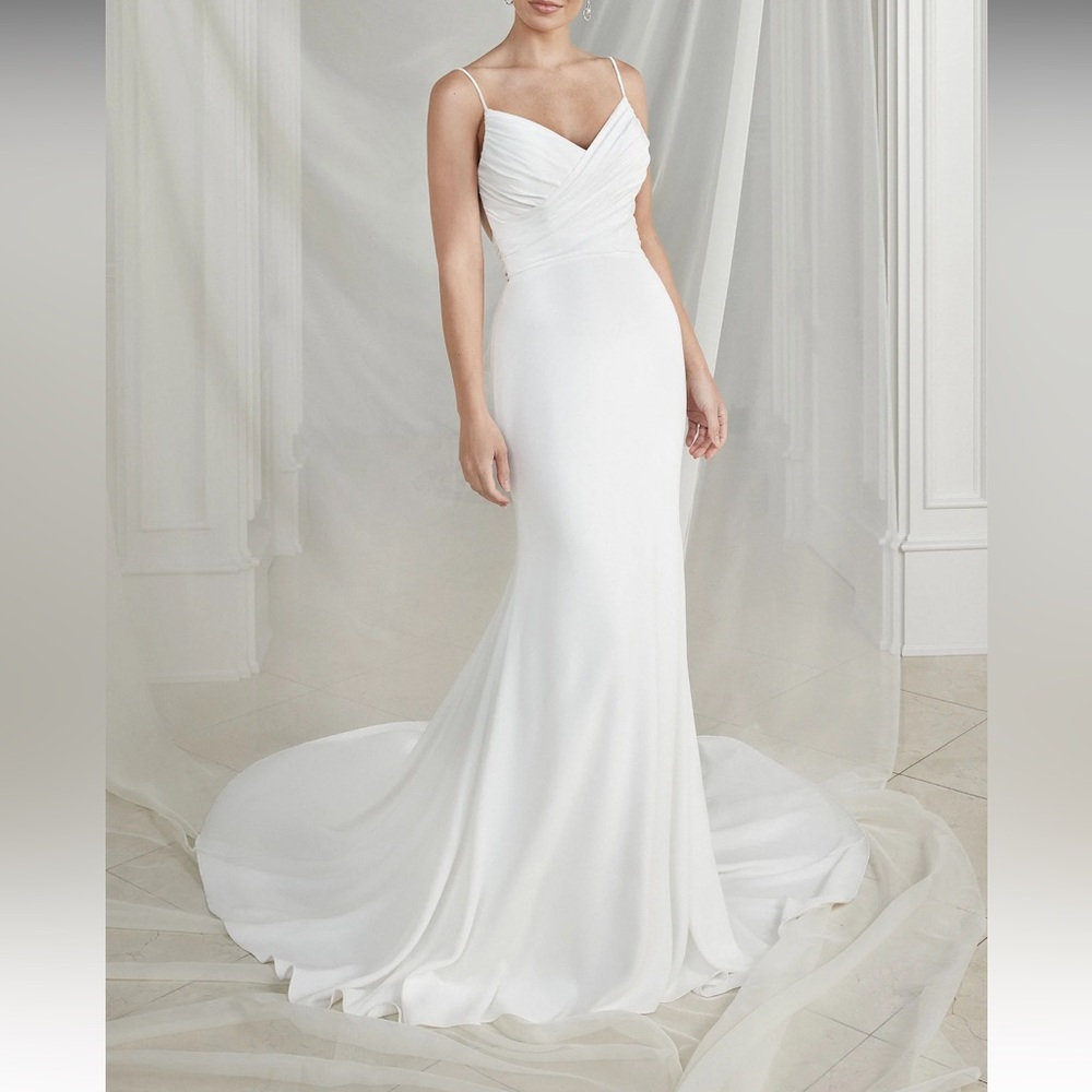 Elegant Ivory Spaghetti Strap Gown